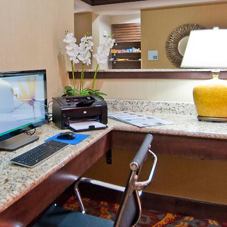 Holiday Inn Express & Suites San Antonio Frost Bank Center By Ihg מראה חיצוני תמונה