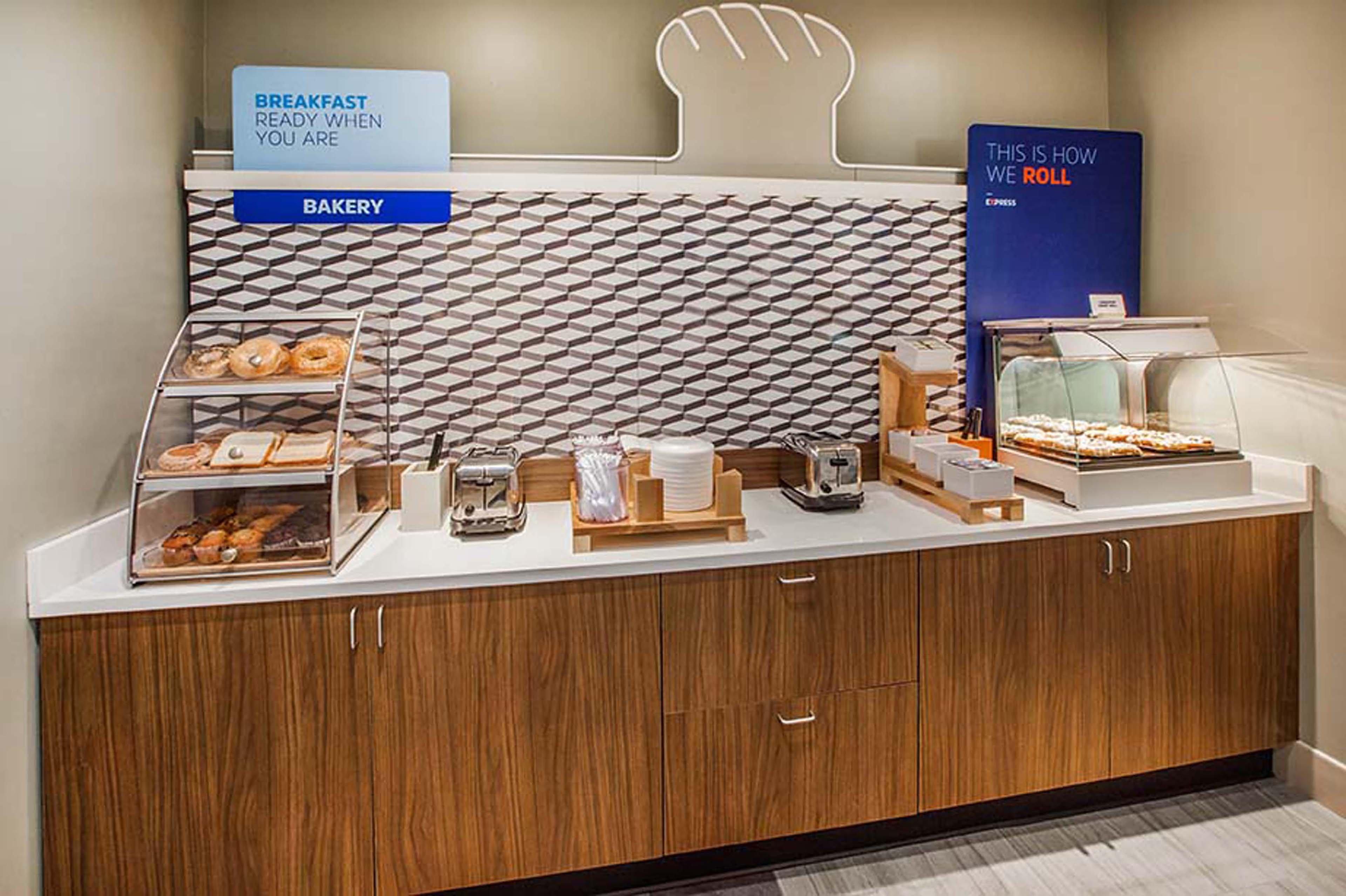 Holiday Inn Express & Suites San Antonio Frost Bank Center By Ihg מראה חיצוני תמונה