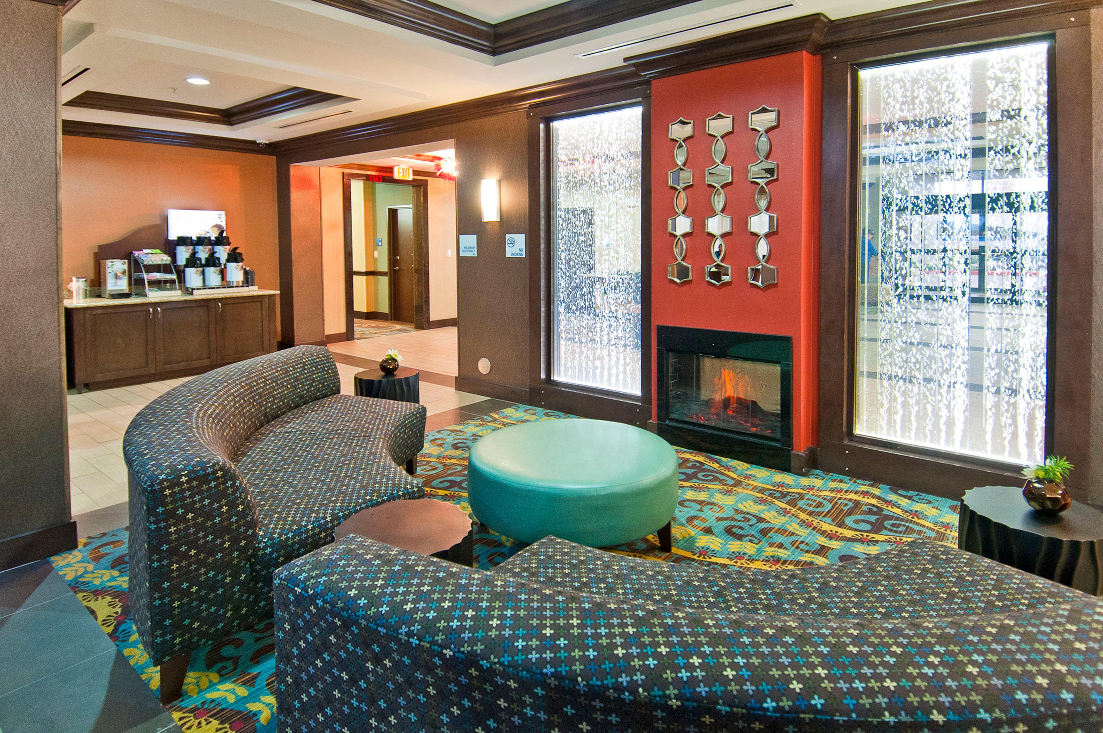 Holiday Inn Express & Suites San Antonio Frost Bank Center By Ihg מראה חיצוני תמונה