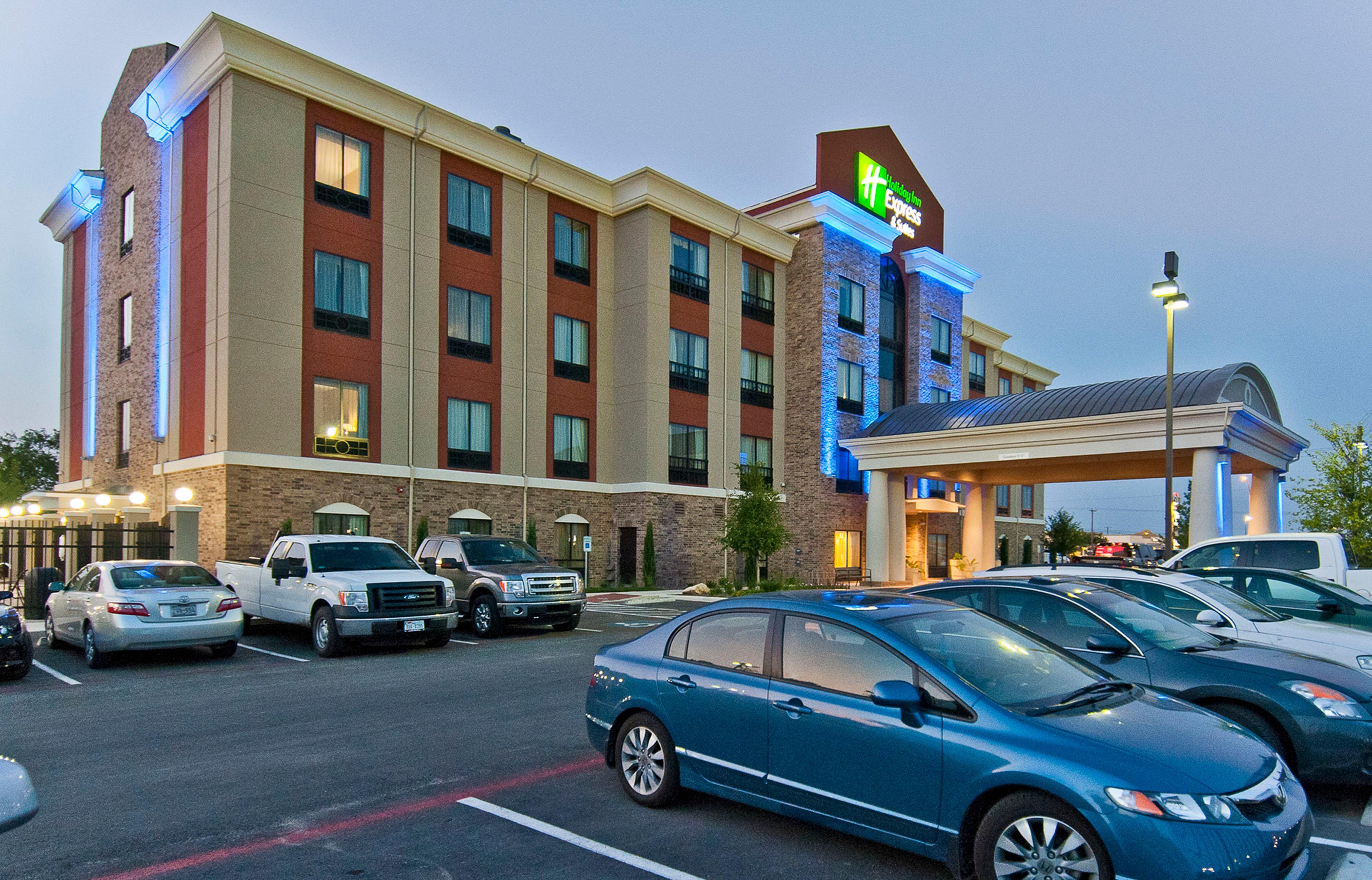 Holiday Inn Express & Suites San Antonio Frost Bank Center By Ihg מראה חיצוני תמונה