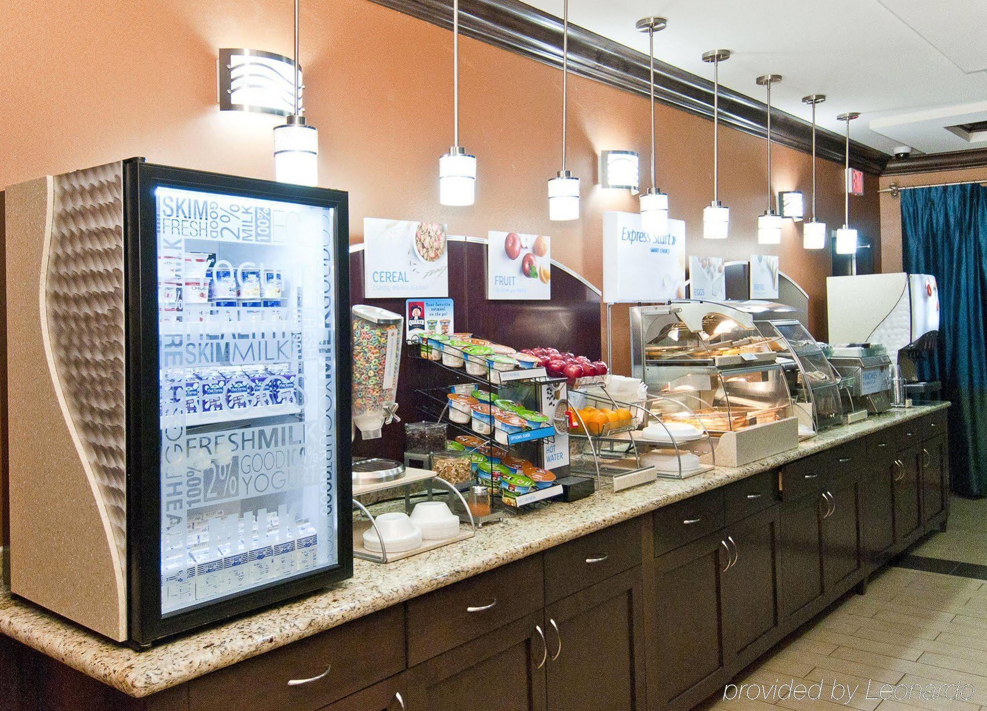 Holiday Inn Express & Suites San Antonio Frost Bank Center By Ihg מראה חיצוני תמונה